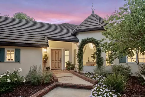 5 Country Gln, Fallbrook, CA 92028