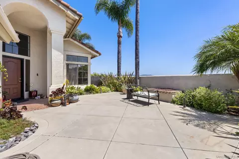 2099 White Birch Dr, Vista, CA 92081