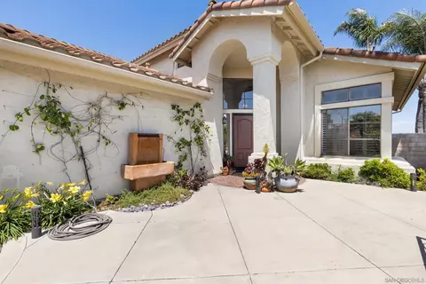 2099 White Birch Dr, Vista, CA 92081