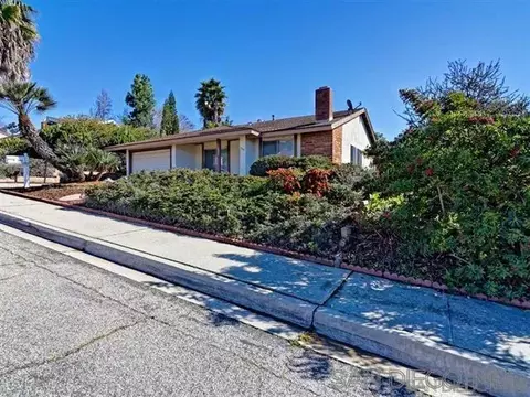 1990 Golden Cir, Escondido, CA 92026