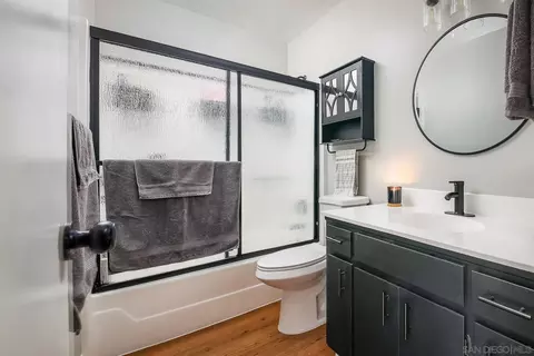 Bath - 30720 Saddleback Rd, Valley Center, CA 92082 photo 1 of 2