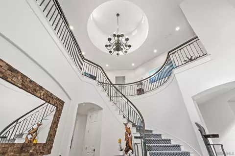 Entry Way - 7180 Aviara Dr, Carlsbad, CA 92011 photo 4 of 8