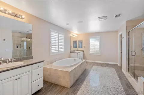 Bath - 5599 Chincoteague Ct, Oceanside, CA 92057 photo 2 of 4