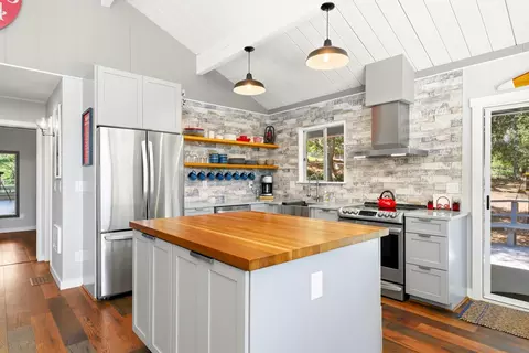 Kitchen - 3076 Pera Alta Dr, Julian, CA 92036 photo 2 of 4