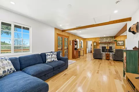 Living - 4010 Imperial Dr, Julian, CA 92036 photo 5 of 10