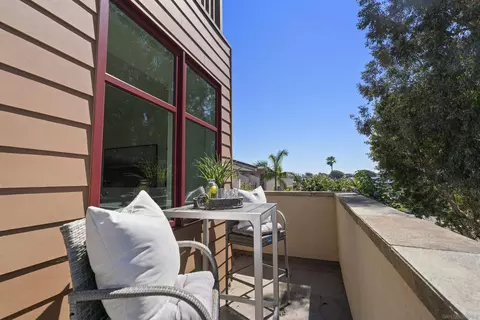 Exterior - 215 2nd St #101, Encinitas, CA 92024 photo 2 of 9