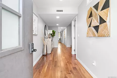 Entry Way - 215 2nd St #101, Encinitas, CA 92024 photo 2 of 5