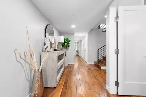 Entry Way - 215 2nd St #101, Encinitas, CA 92024 photo 3 of 5
