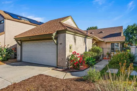 Exterior - 906 Sendero Ave, Escondido, CA 92026 photo 7 of 9