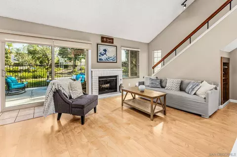 Living - 906 Sendero Ave, Escondido, CA 92026 photo 2 of 4