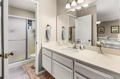 Bath - 906 Sendero Ave, Escondido, CA 92026 photo 2 of 2