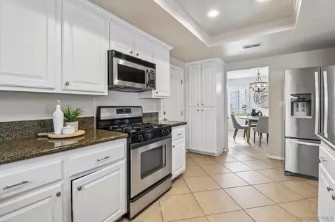 Kitchen - 669 Rue Le Blanc, Chula Vista, CA 91913 photo 5 of 7