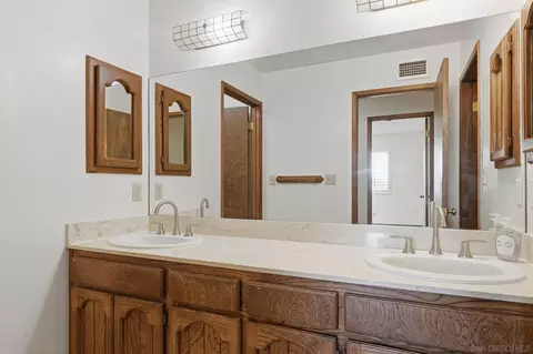 Bath - 19525 Casner Rd, Ramona, CA 92065 photo 4 of 5
