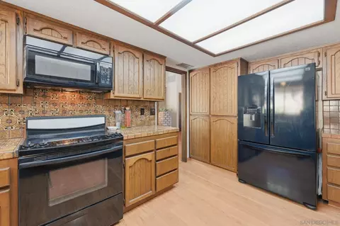 Kitchen - 19525 Casner Rd, Ramona, CA 92065 photo 4 of 5