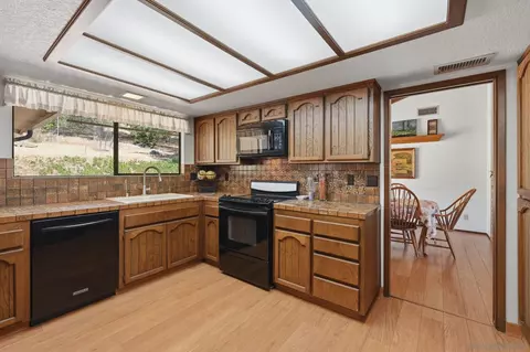 Kitchen - 19525 Casner Rd, Ramona, CA 92065 photo 2 of 5