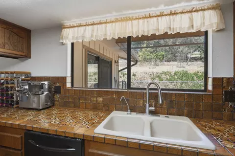 Kitchen - 19525 Casner Rd, Ramona, CA 92065 photo 3 of 5