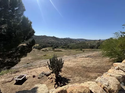 Exterior - 19987 Sunset Oaks Dr, Ramona, CA 92065 photo 5 of 12