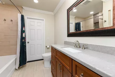 Bath - 16312 Country Day Rd, Poway, CA 92064 photo 2 of 5
