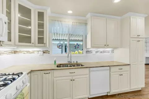 Kitchen - 275 S Worthington #SPC 55, Spring Valley, CA 91977 photo 6 of 8