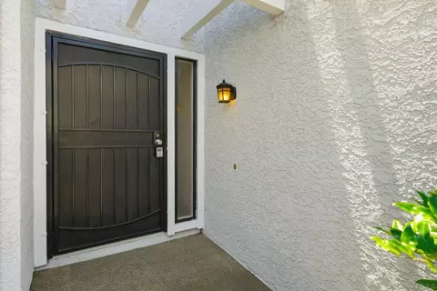 Entry Way - 8067 Caminito Mallorca, La Jolla, CA 92037 photo 1 of 2