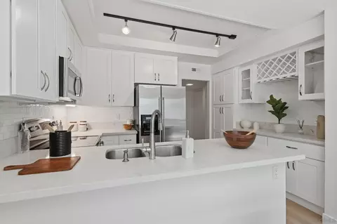 Kitchen - 8067 Caminito Mallorca, La Jolla, CA 92037 photo 1 of 4