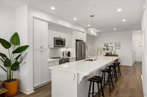 1107 Hibiscus Way, Oceanside, CA 92054