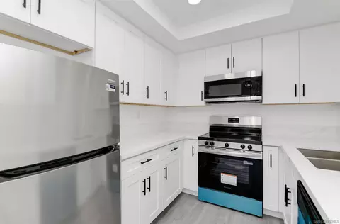 Kitchen - 4161 Tiberon Dr, Oceanside, CA 92056 photo 4 of 5