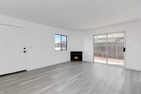 Living - 4161 Tiberon Dr, Oceanside, CA 92056 photo 2 of 3