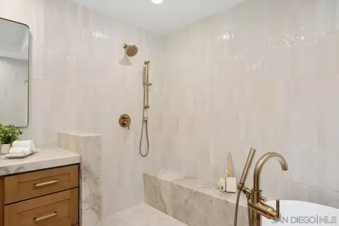 Bath - 1504 Caminito Solidago, La Jolla, CA 92037 photo 2 of 5
