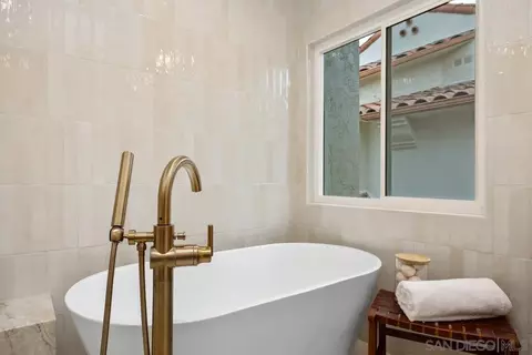Bath - 1504 Caminito Solidago, La Jolla, CA 92037 photo 3 of 5