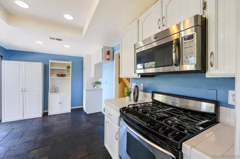 Kitchen - 1605 Havenwood Dr, Oceanside, CA 92056 photo 4 of 5