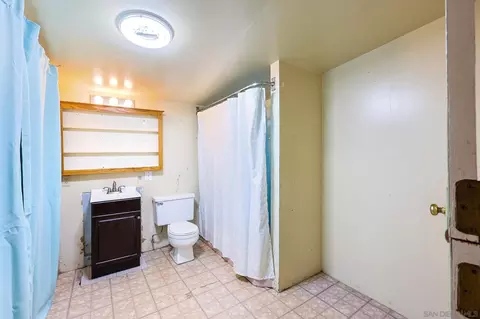 Bath - 414 E Lincoln Ave, Escondido, CA 92026 photo 3 of 4