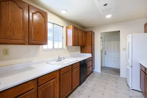 Kitchen - 414 E Lincoln Ave, Escondido, CA 92026 photo 3 of 8