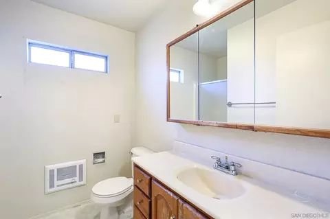 Bath - 414 E Lincoln Ave, Escondido, CA 92026 photo 2 of 4