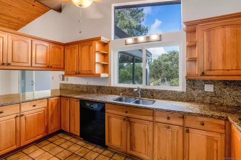 Kitchen - 8575 N La Jolla Scenic Dr, La Jolla, CA 92037 photo 1 of 2