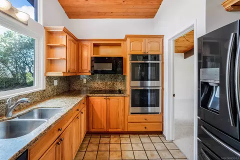 Kitchen - 8575 N La Jolla Scenic Dr, La Jolla, CA 92037 photo 2 of 2