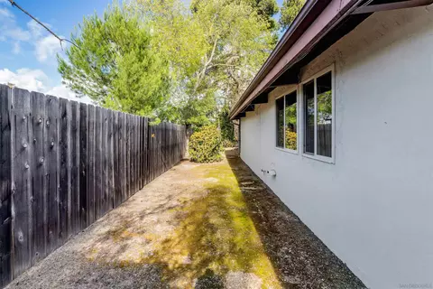 Exterior - 8575 N La Jolla Scenic Dr, La Jolla, CA 92037 photo 5 of 5