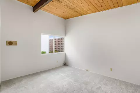 Bedroom - 8575 N La Jolla Scenic Dr, La Jolla, CA 92037 photo 4 of 7