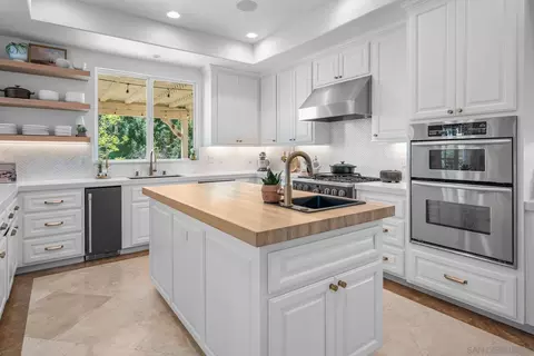 Kitchen - 41025 Los Ranchos Cir, Temecula, CA 92592 photo 2 of 4