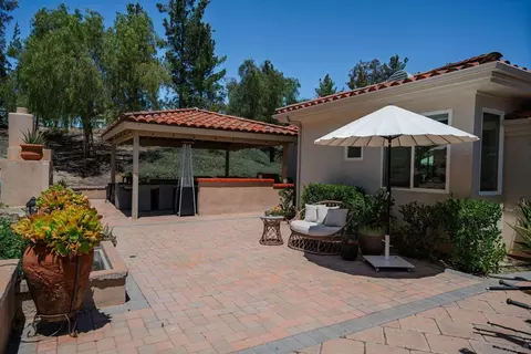 Exterior - 41025 Los Ranchos Cir, Temecula, CA 92592 photo 3 of 6