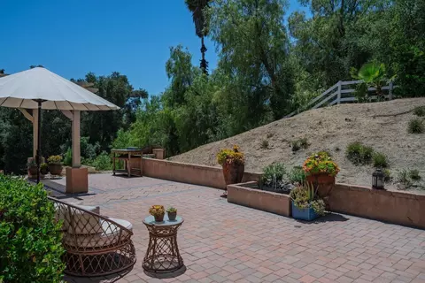 Exterior - 41025 Los Ranchos Cir, Temecula, CA 92592 photo 4 of 6