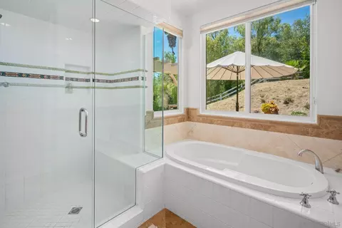 Bath - 41025 Los Ranchos Cir, Temecula, CA 92592 photo 2 of 5
