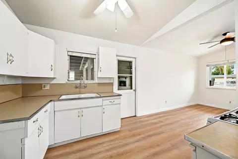 Kitchen - 927 Gray, El Cajon, CA 92020 photo 3 of 4