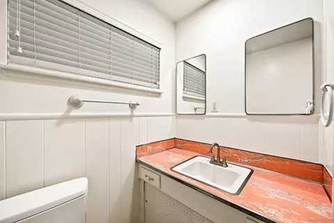 Bath - 927 Gray, El Cajon, CA 92020 photo 3 of 3