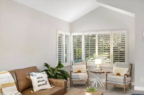 Living - 962 Chardonney Way, Escondido, CA 92029 photo 4 of 6