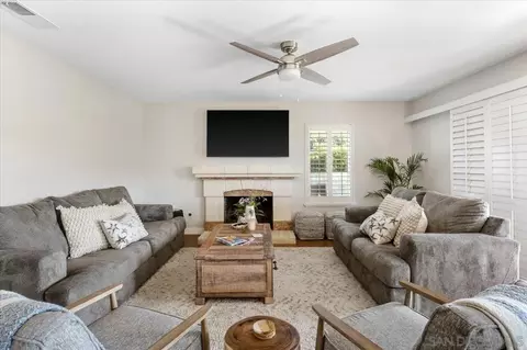 Living - 962 Chardonney Way, Escondido, CA 92029 photo 5 of 6