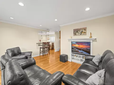 Living - 672 Brockwood Dr, El Cajon, CA 92021 photo 2 of 3