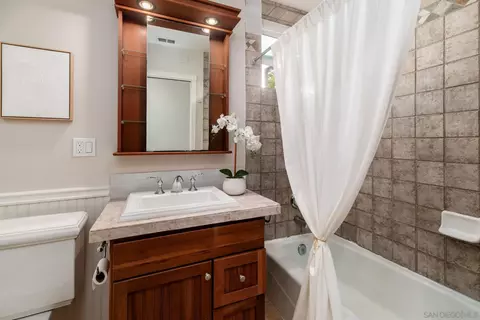 Bath - 219 11th St, Del Mar, CA 92014 photo 3 of 3