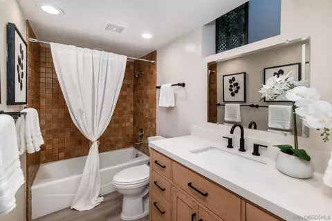 Bath - 219 11th St, Del Mar, CA 92014 photo 2 of 3