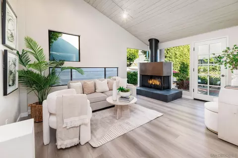 Living - 219 11th St, Del Mar, CA 92014 photo 1 of 4